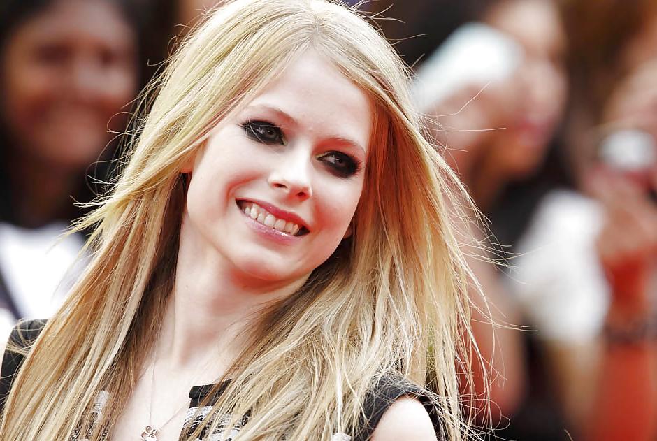 8P Avril - So Hot Teen in Black