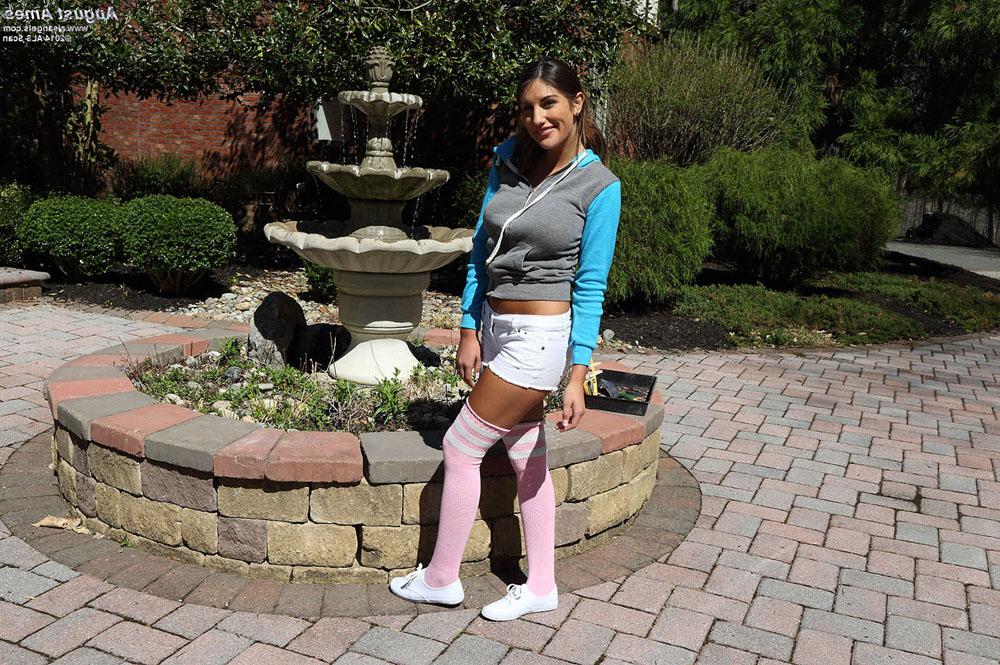 15P Stunning cutie August Ames is banging her puss with a stone!