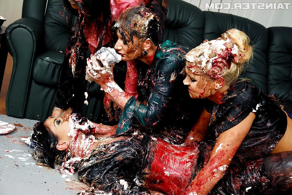 16P Kinky european fetish ladies make some wild foodplay action