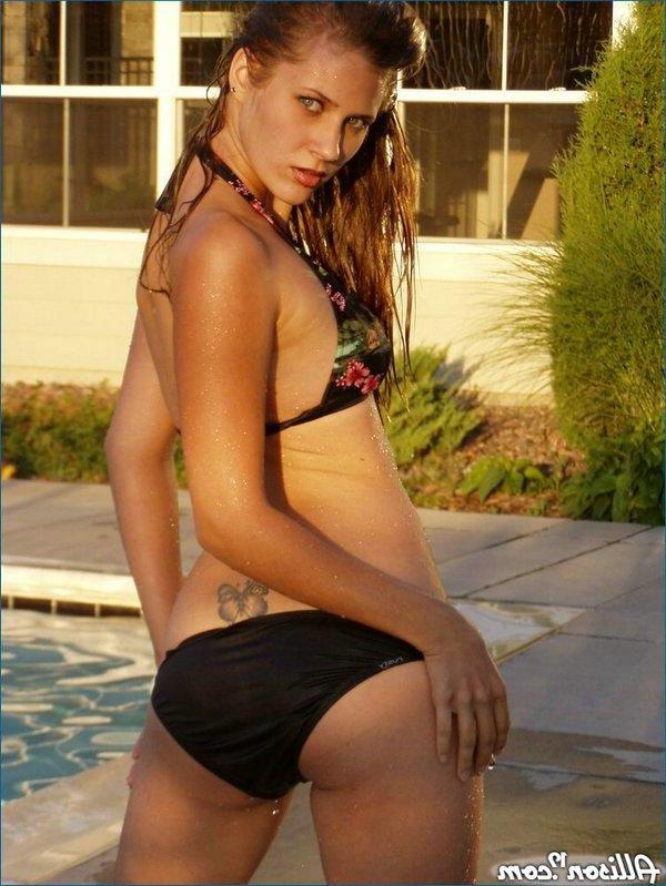 12P Pics of Allison 19 getting wet in the pool
