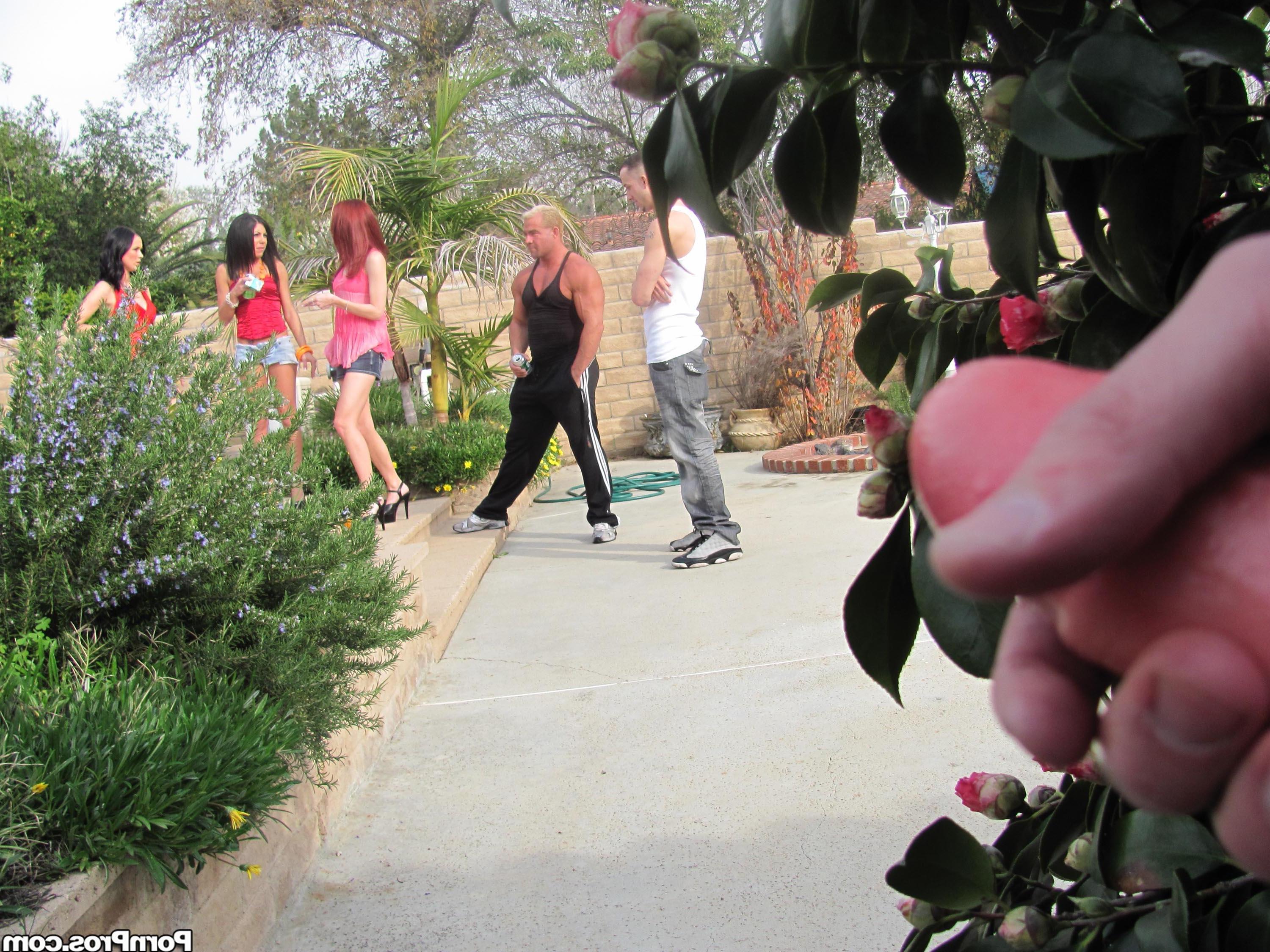 16P Ally Styles and her friends give a hot reverse gangbang