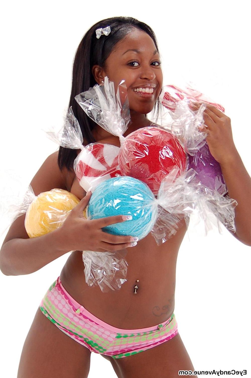 16P Amber posing naked with colorful candy