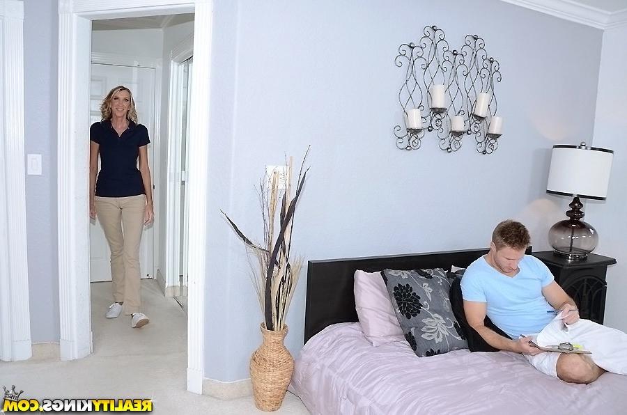 16P Bright milf Brynn Hunter gets her sweet shaved pussy battered
