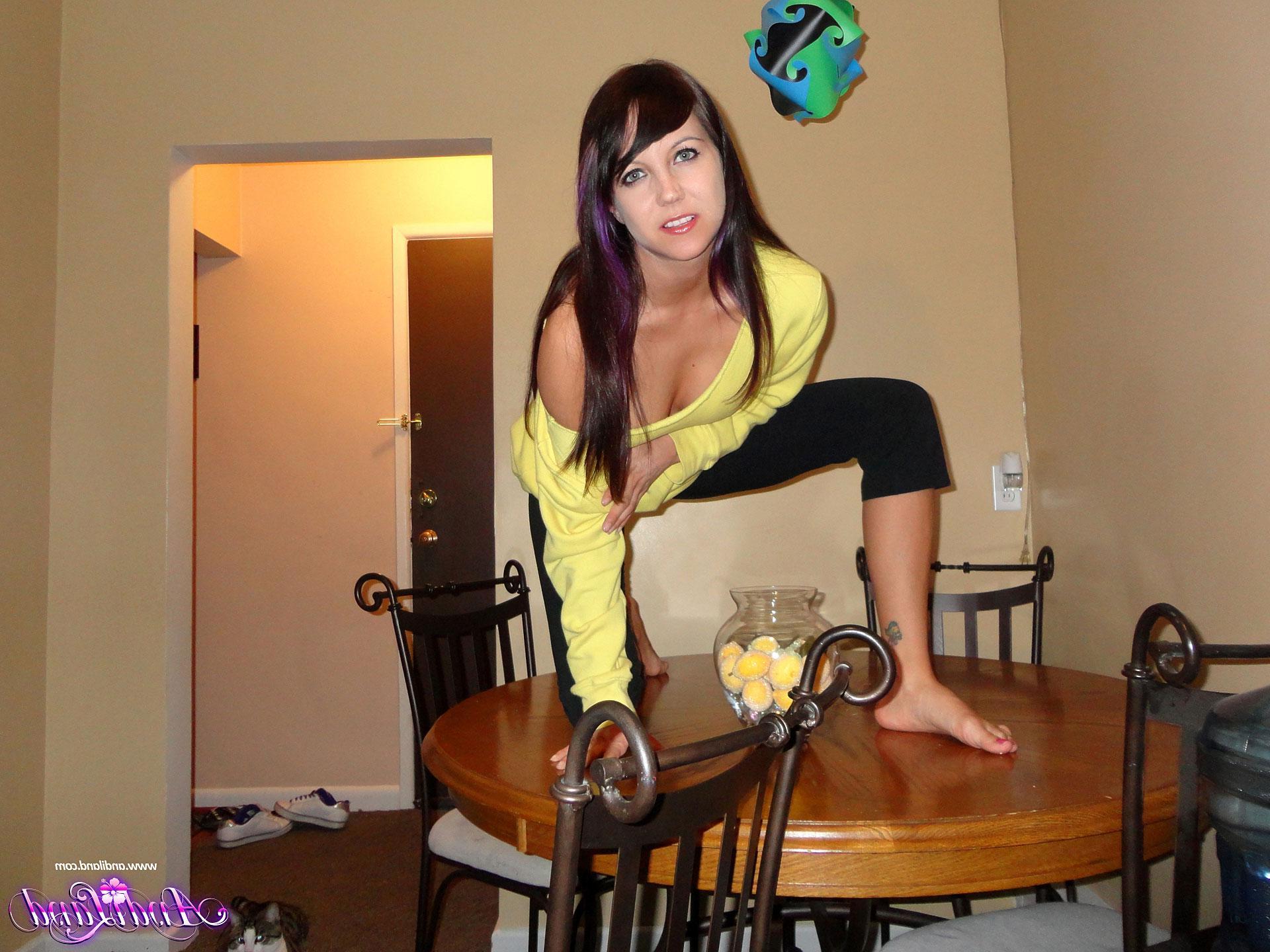 15P Pictures of Andi Land being neighbourly on your table