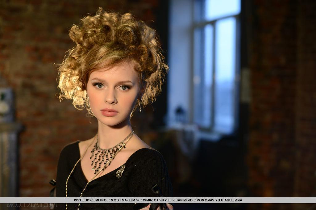 18P Blonde beauty Angelika D gives you a sexy victorian striptease