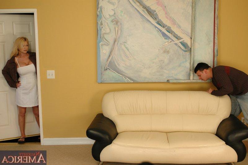 16P Hot mature babe Carolyn Monroe brings out big tits and fucks hardcore