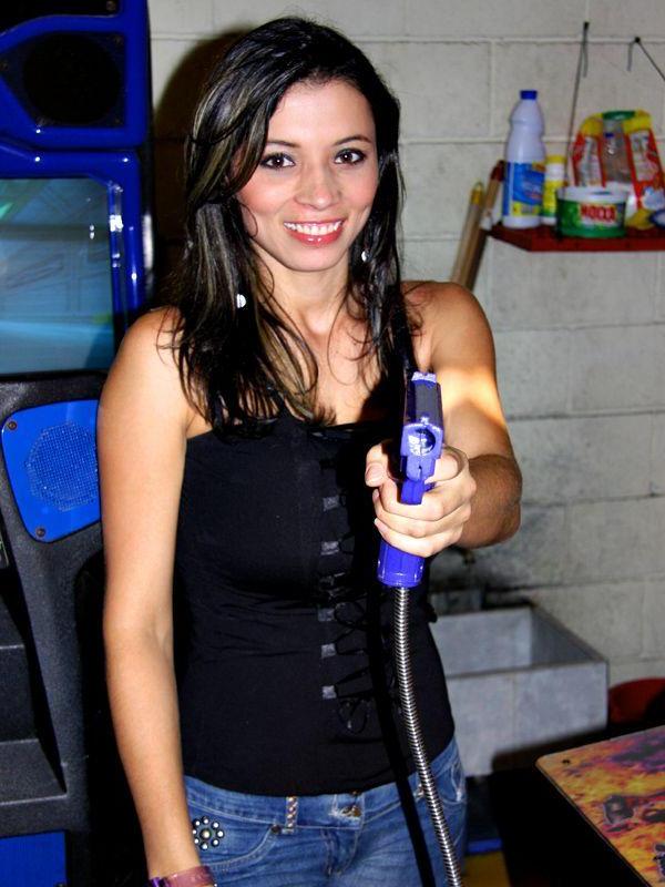16P Pictures of teen Aria Valentino sharing some nonnude candids