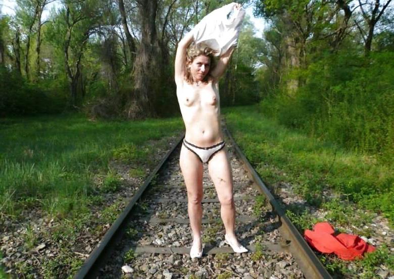 25P Outdoor MILF