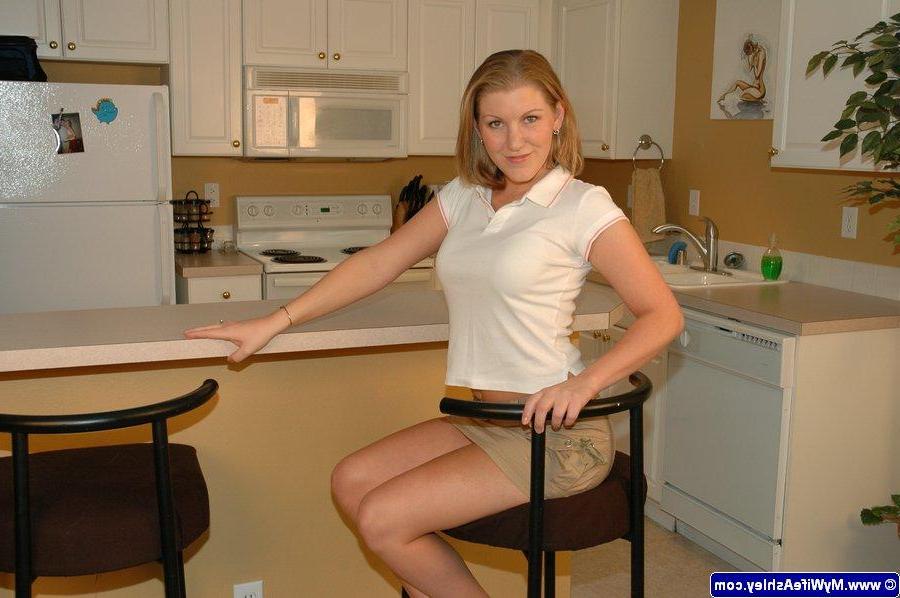 16P Pictures of Ashley Edmonds naked and ready for sex