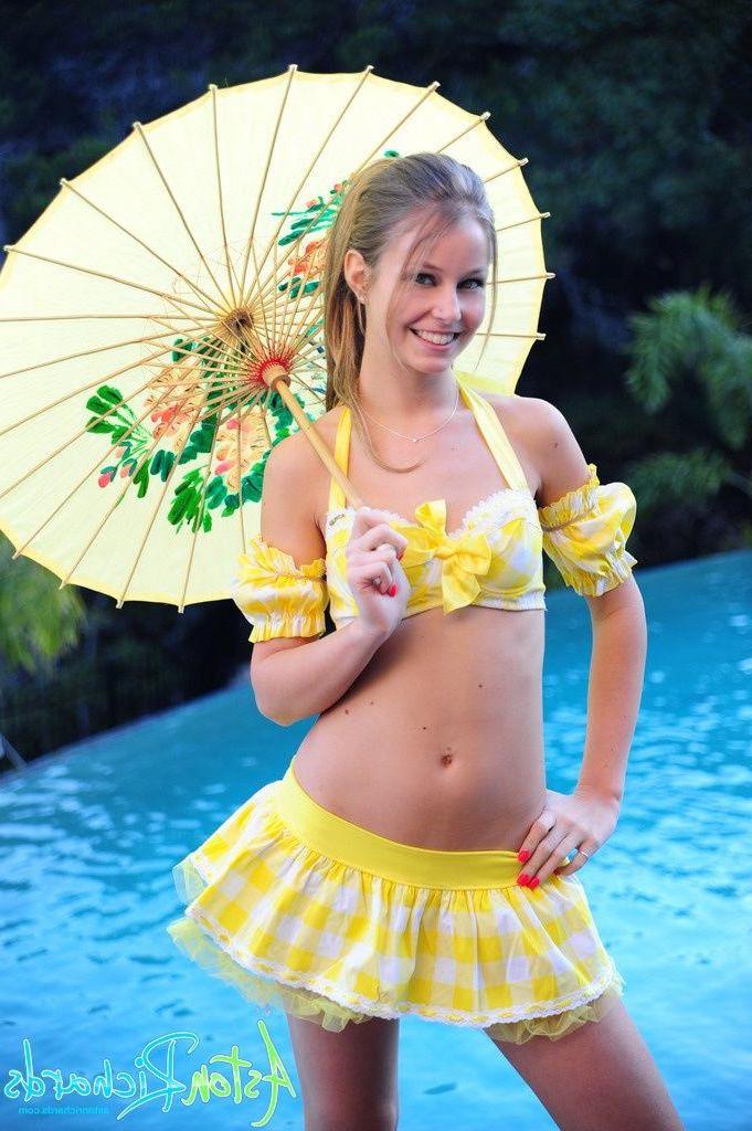 20P Pictures of Aston Richards showing her titties by the pool