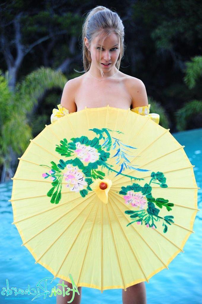 20P Pictures of Aston Richards showing her titties by the pool