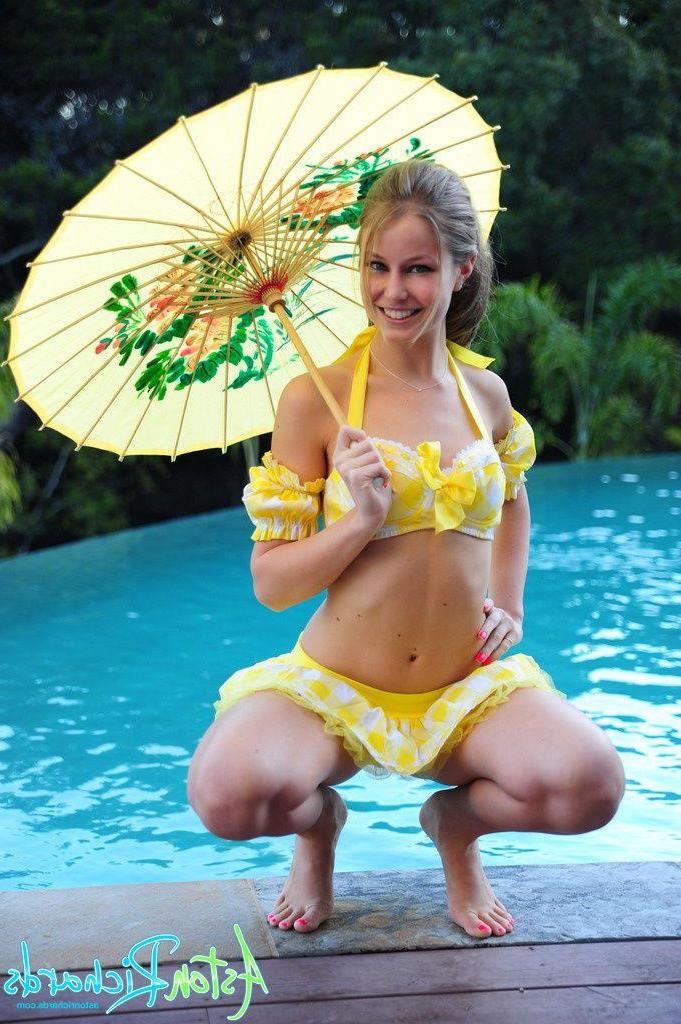 20P Pictures of Aston Richards showing her titties by the pool