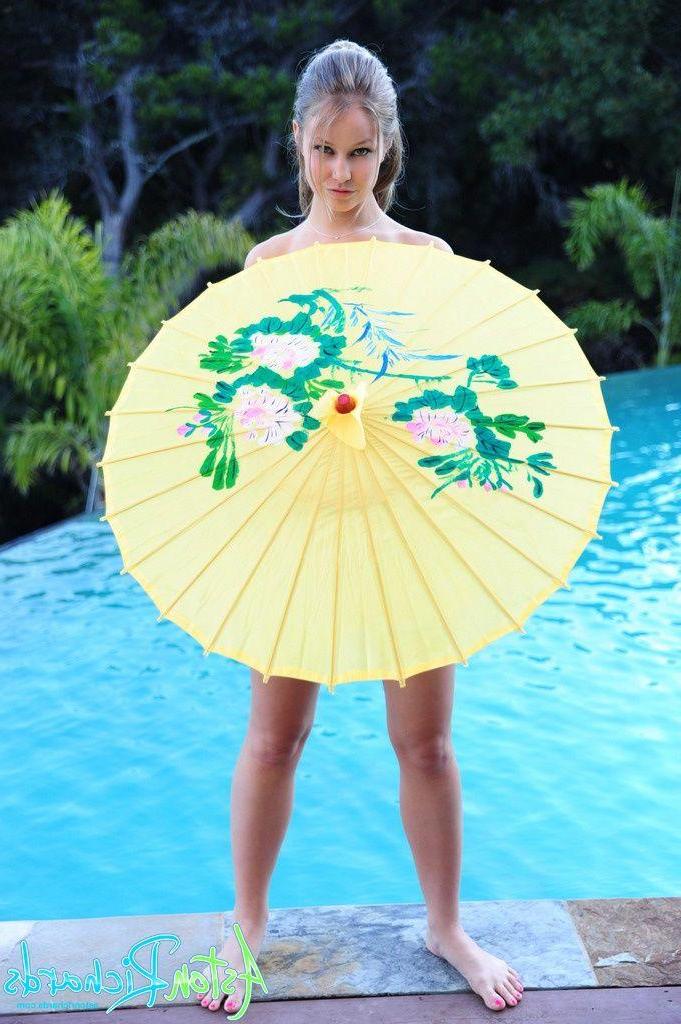 20P Pictures of Aston Richards showing her titties by the pool