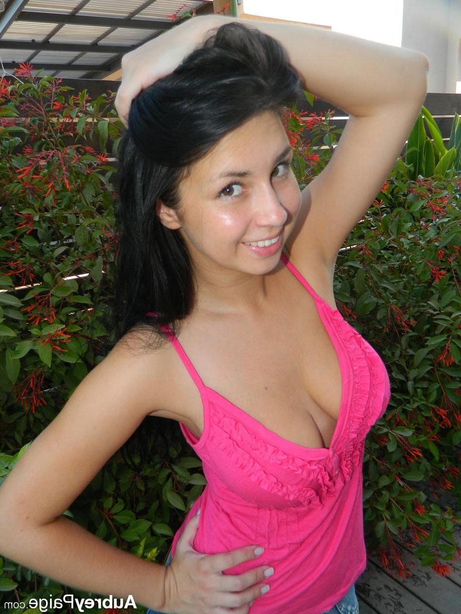 15P Hot teen Aubrey Paige takes selfies of her tits in the mall change room
