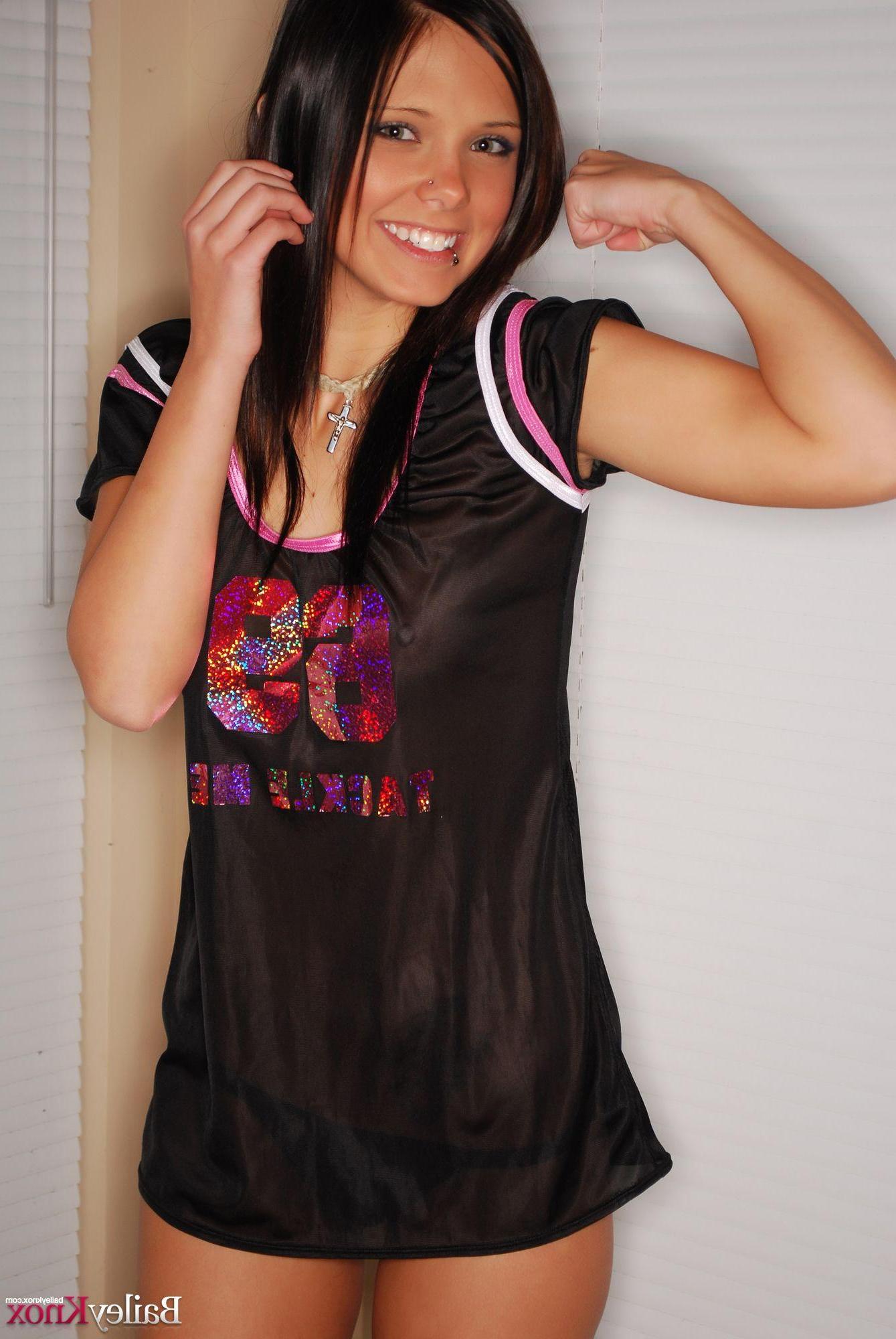 20P Pictures of teen girl Bailey Knox teasing in her panties