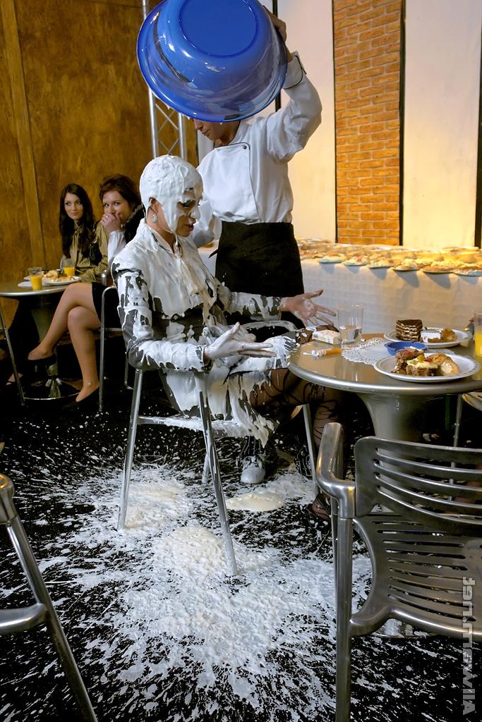 16P Ravishing european fetish ladies are into messy foodplay action