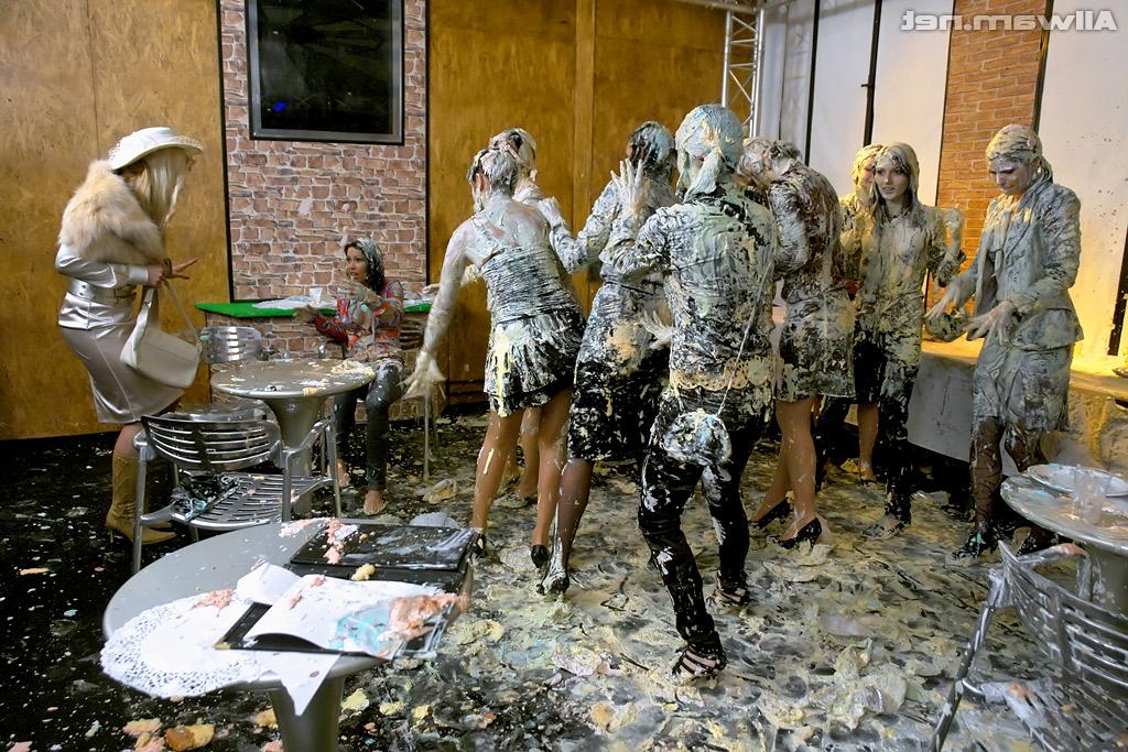 16P Ravishing european fetish ladies are into messy foodplay action