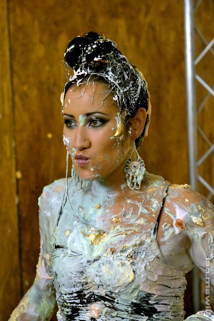 16P Ravishing european fetish ladies are into messy foodplay action