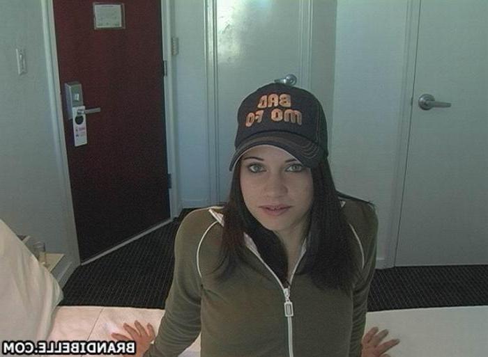 16P Pictures of Brandi Belle playing with her boyfriend