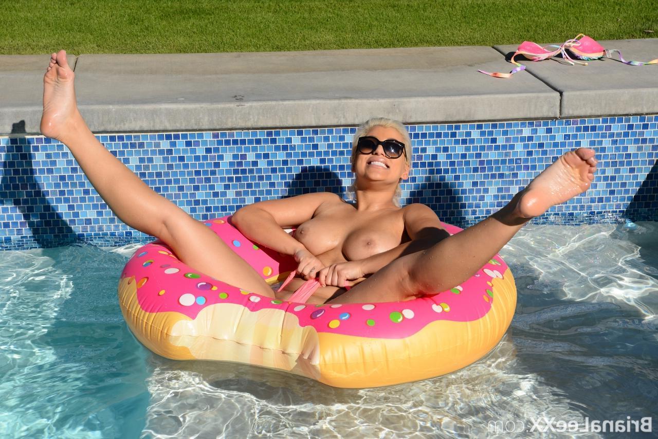 15P Busty hottie Birana Lee strips in her bikini outside
