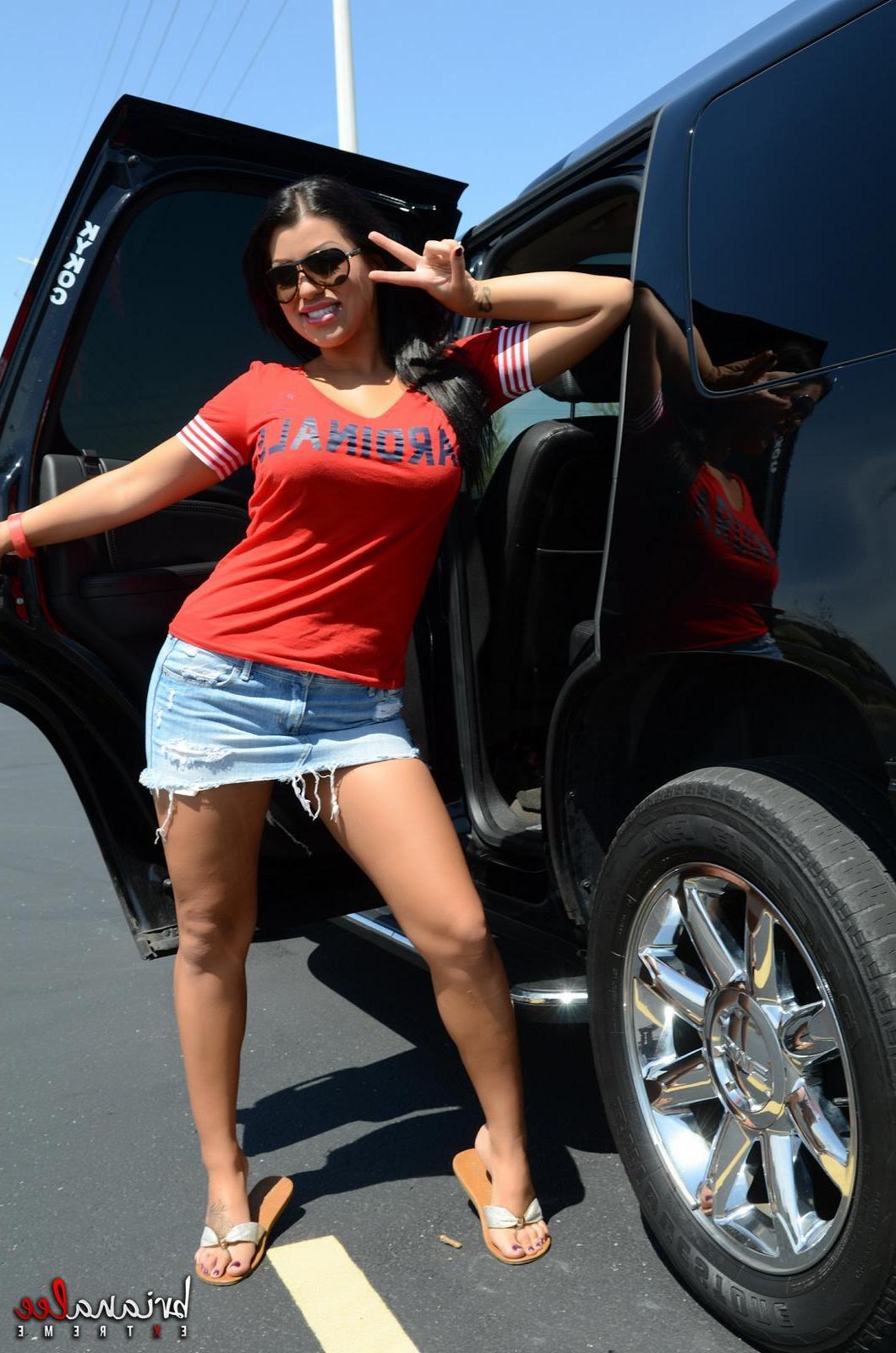 15P Pictures of Briana Lee masturbating in the back seat