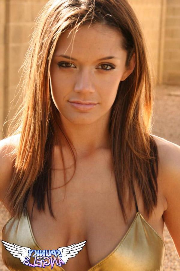 20P Pictures of beautiful teen girl Brittany Maree being a cock-tease
