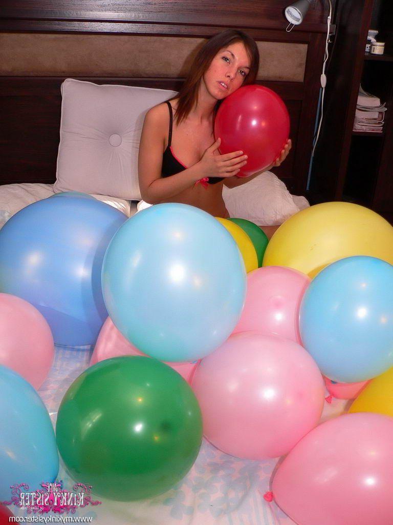15P Pictures of teen babe Brittany Preston playing with balloons