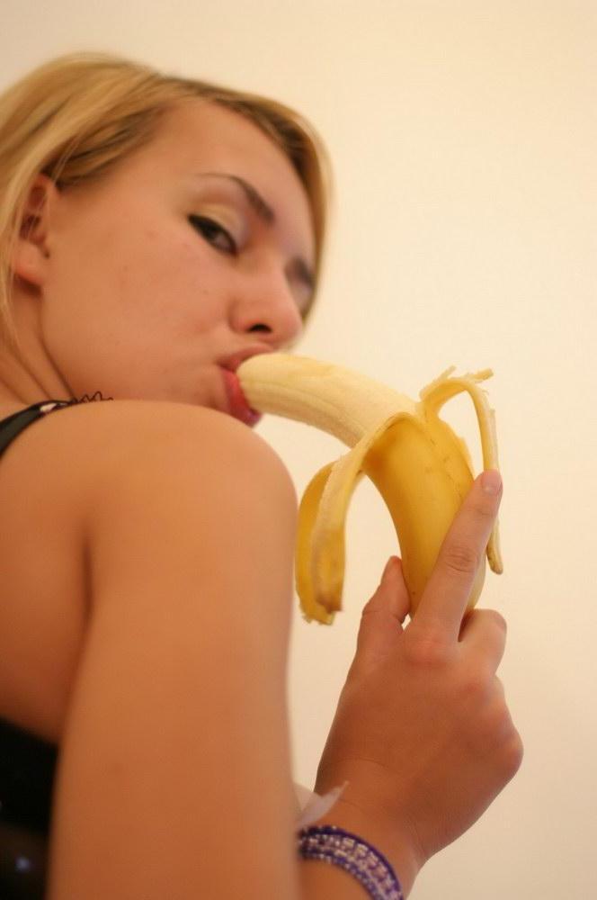 15P Pictures of Busty Nastya eating a banana