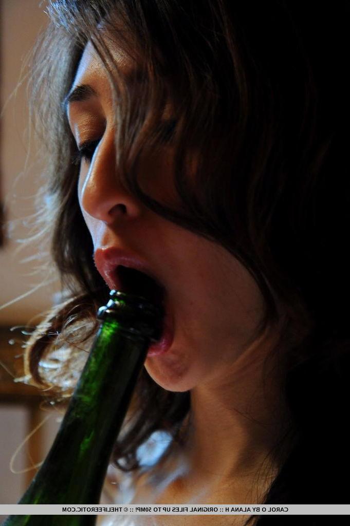 16P Brunette pinup girl Carol O pleasures her pussy with a wine bottle