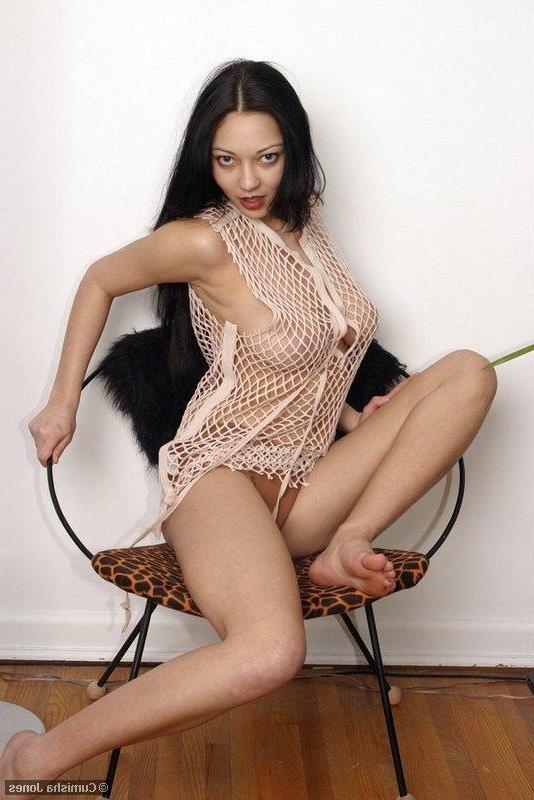 20P Pictures of teen amateur Cumisha Jones showing her boobs and pussy