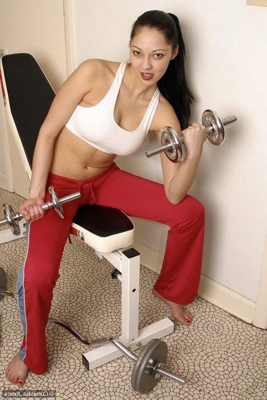 20P Pictures of Cumisha Jones getting hot while she works out