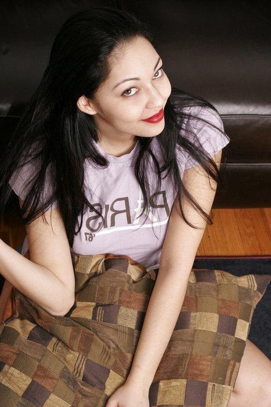 20P Pictures of teen Cumisha Jones spreading for your cock