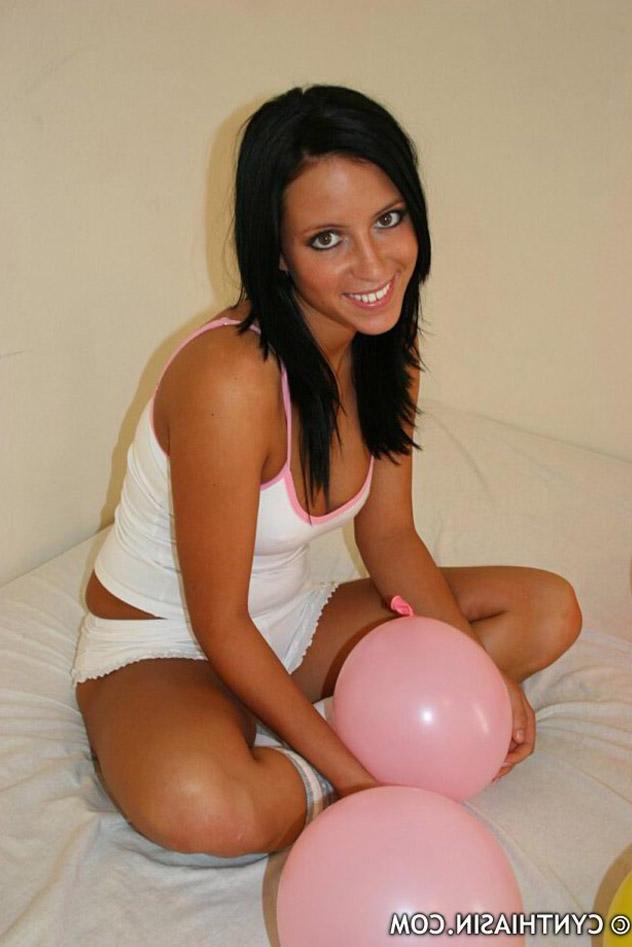 15P Pictures of Cynthia Sin playing with balloons