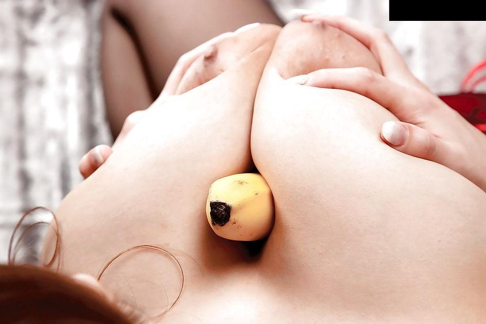 25P Hitomi With Banana