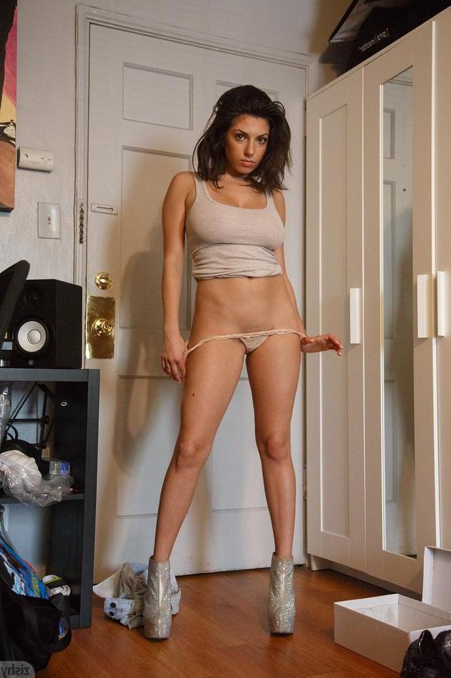 8P Busty babe Darcie Dolce shows you her big natural boobs