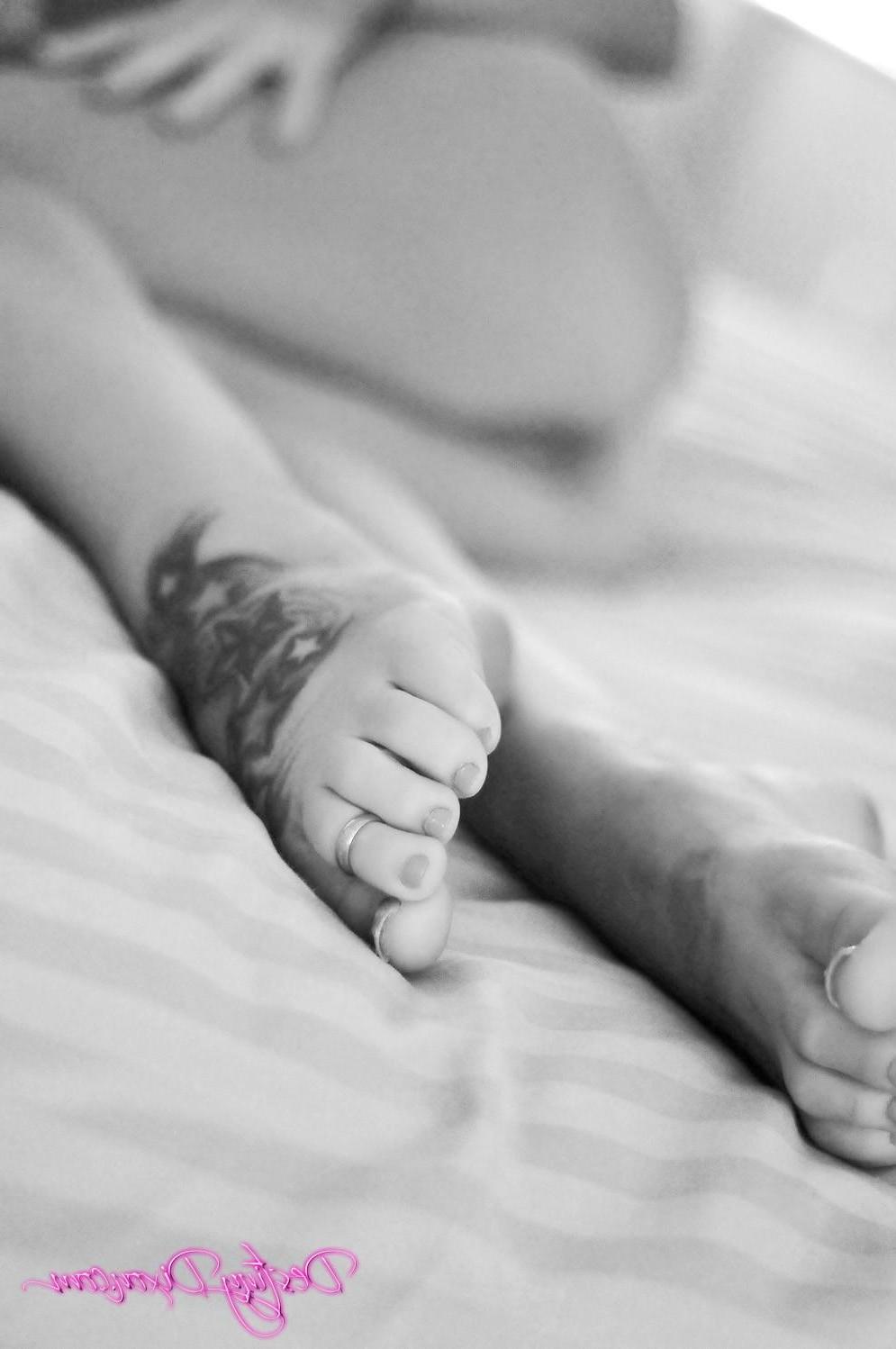 15P Destiny gives you a close-up view of her pussy in black and white