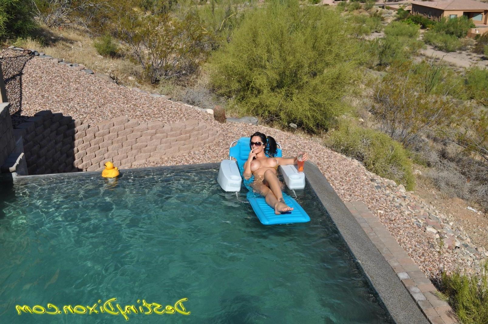 15P Destiny Dixon gets her pussy nice and wet in the pool