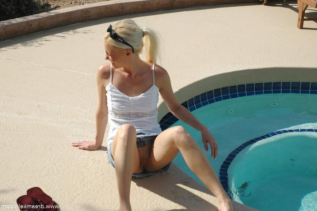16P Kelly decides to get naked out by the pool