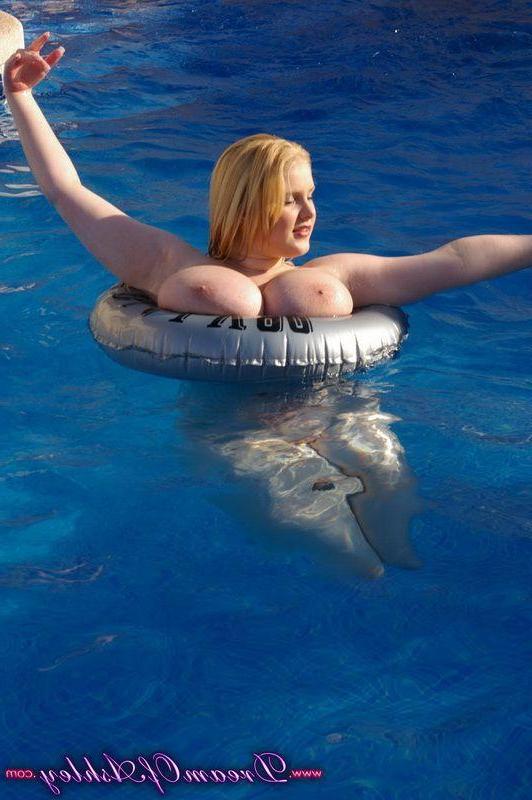 16P Pictures of Dream Of Ashley using her tits as flotation devices