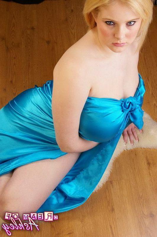 16P Pictures of Dream Of Ashley showing her tits