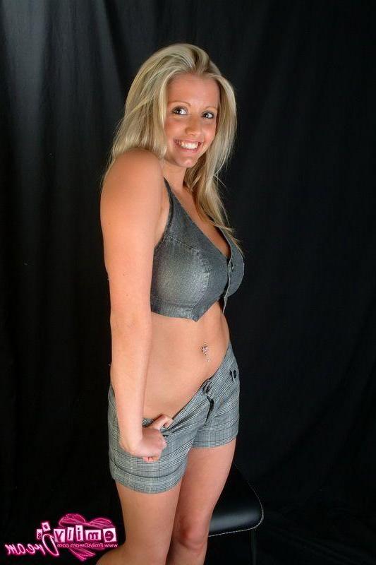 16P Pictures of teen Emily's Dream showing how hot she is