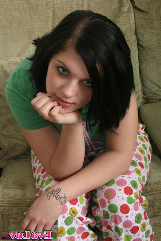 15P Pictures of teen hottie Eva Luv teasing in her pajamas