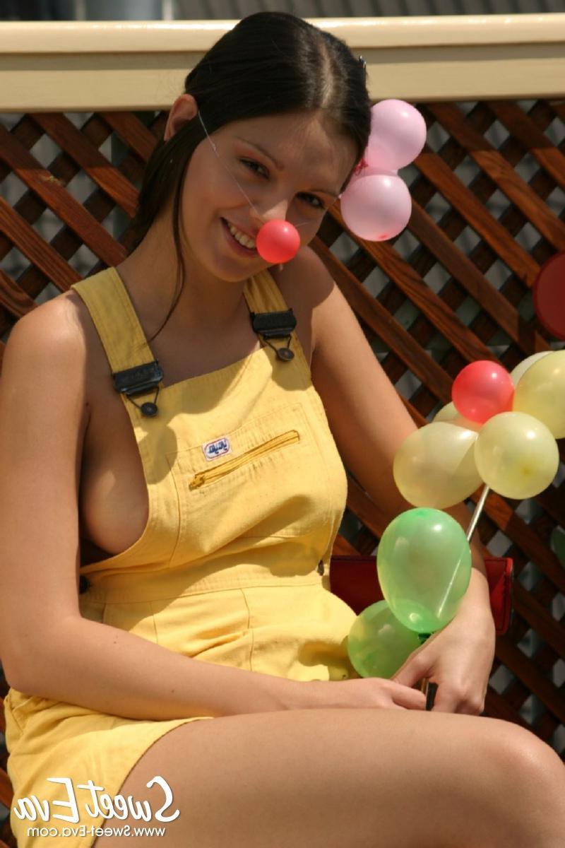 10P Brunette teen Eva gets naked and plays with balloons