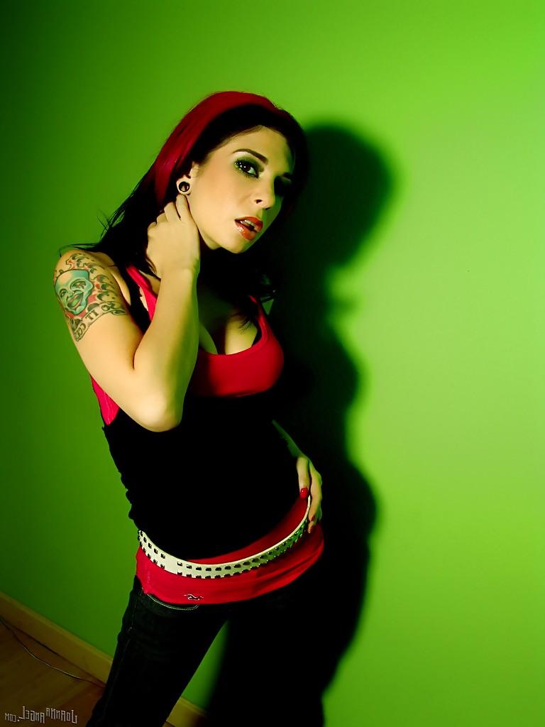 16P Amateur babe Joanna Angel has sexy big tits and pretty tattoo