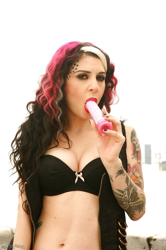 16P Bewitching amateur Joanna Angel swallowing a big yummy dildo
