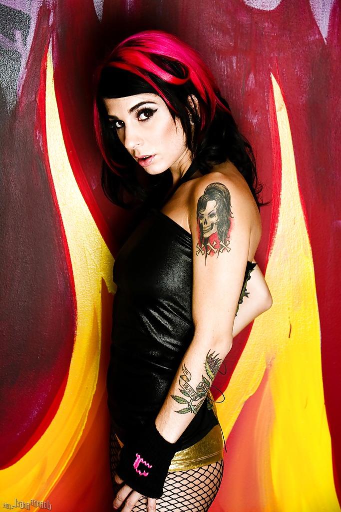 16P Milf babe Joanna Angel shows her big tits and hairy pussy