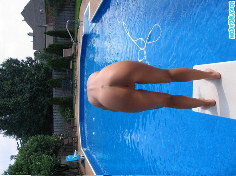 20P Pictures of teen Foxy Jacky getting naked in the pool