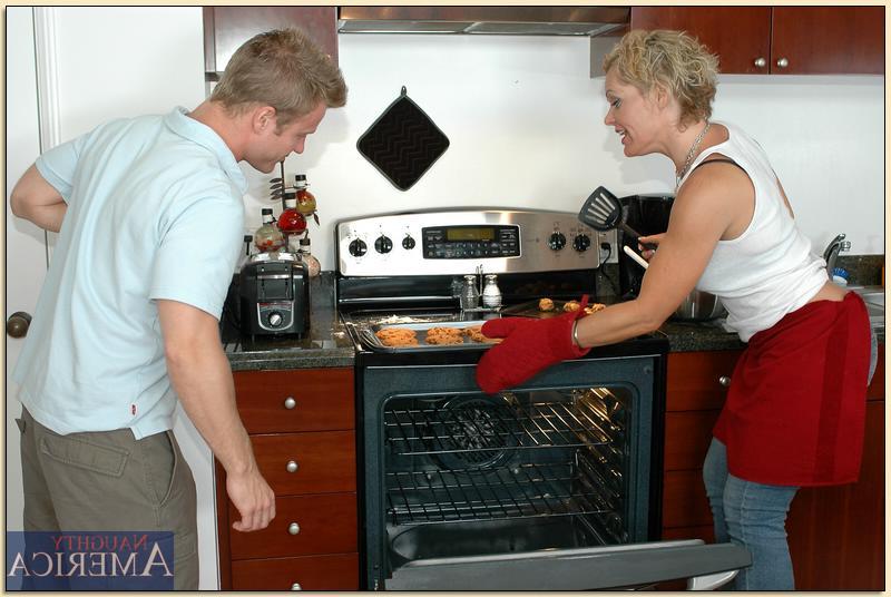 16P Big titted mature blonde Kelly Leigh shafted hardcore in the kitchen