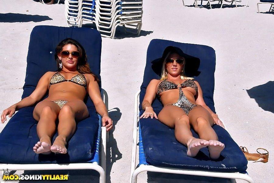 20P Pictures of Molly fucking Gracie Glam
