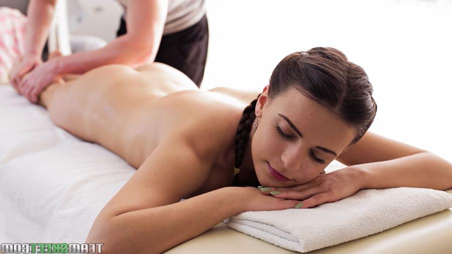 16P Amateur masseuse Latoya is banging hard with her new teen friend